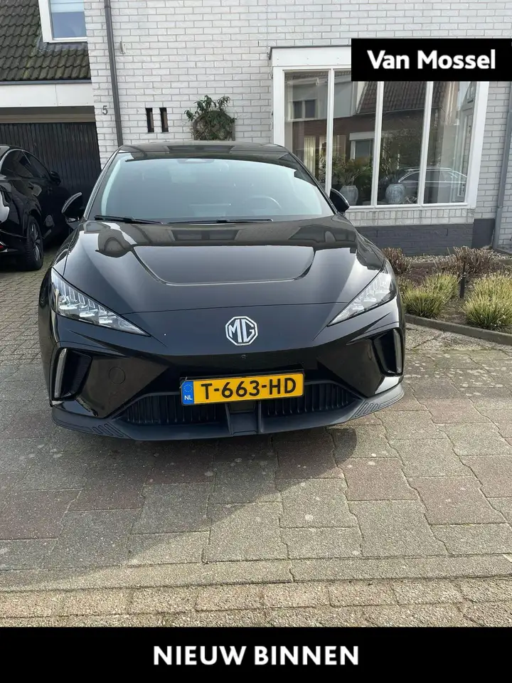 MG MG4 Luxury 64 kWh LM Velgen | Trekhaak | Climate Contr — photo 1 of 7
