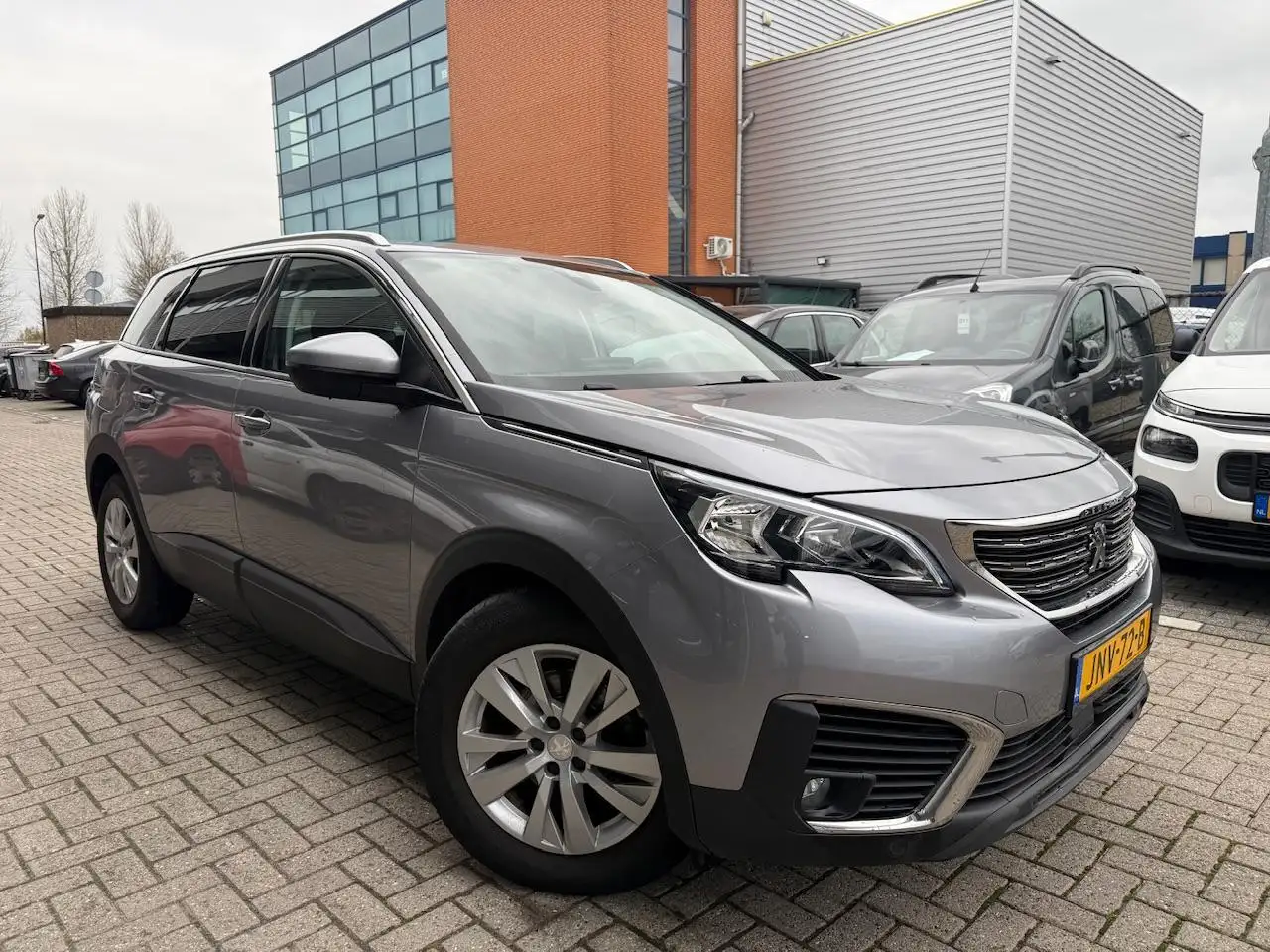 Peugeot 5008 1.2 Benzine | 7 zitplaatsen | Navi | Camera — photo 1 of 15