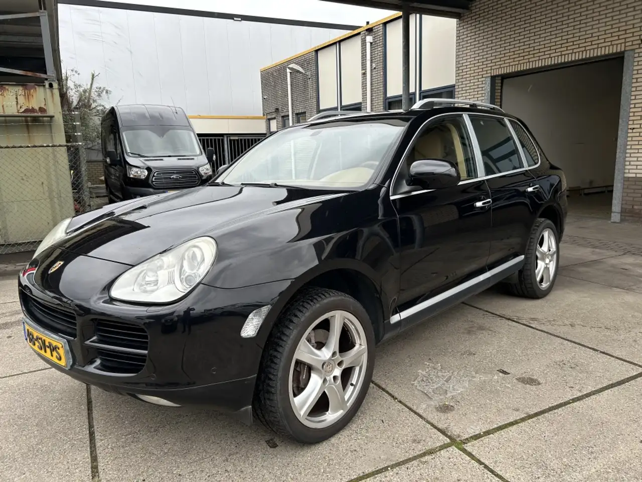 Porsche Cayenne 3.2 AUT ZWART — photo 1 of 20