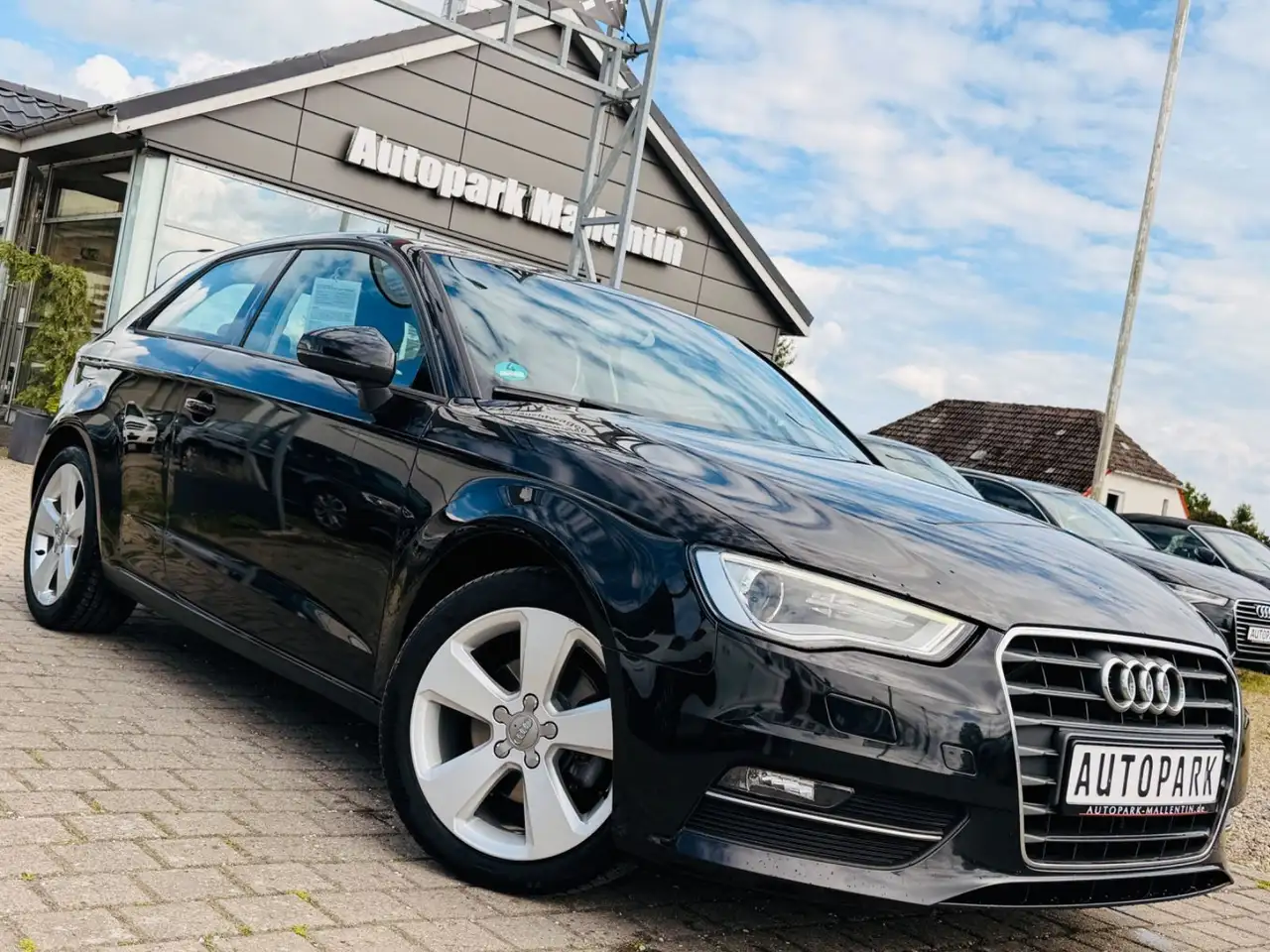 Audi A3 *BI-XENON*PDC*NAVI*TEMPOMAT* — photo 1 of 22
