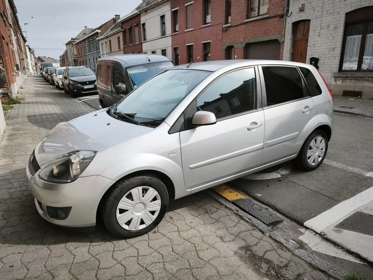 Ford Fiesta 1.3i Fun — photo 1 of 10