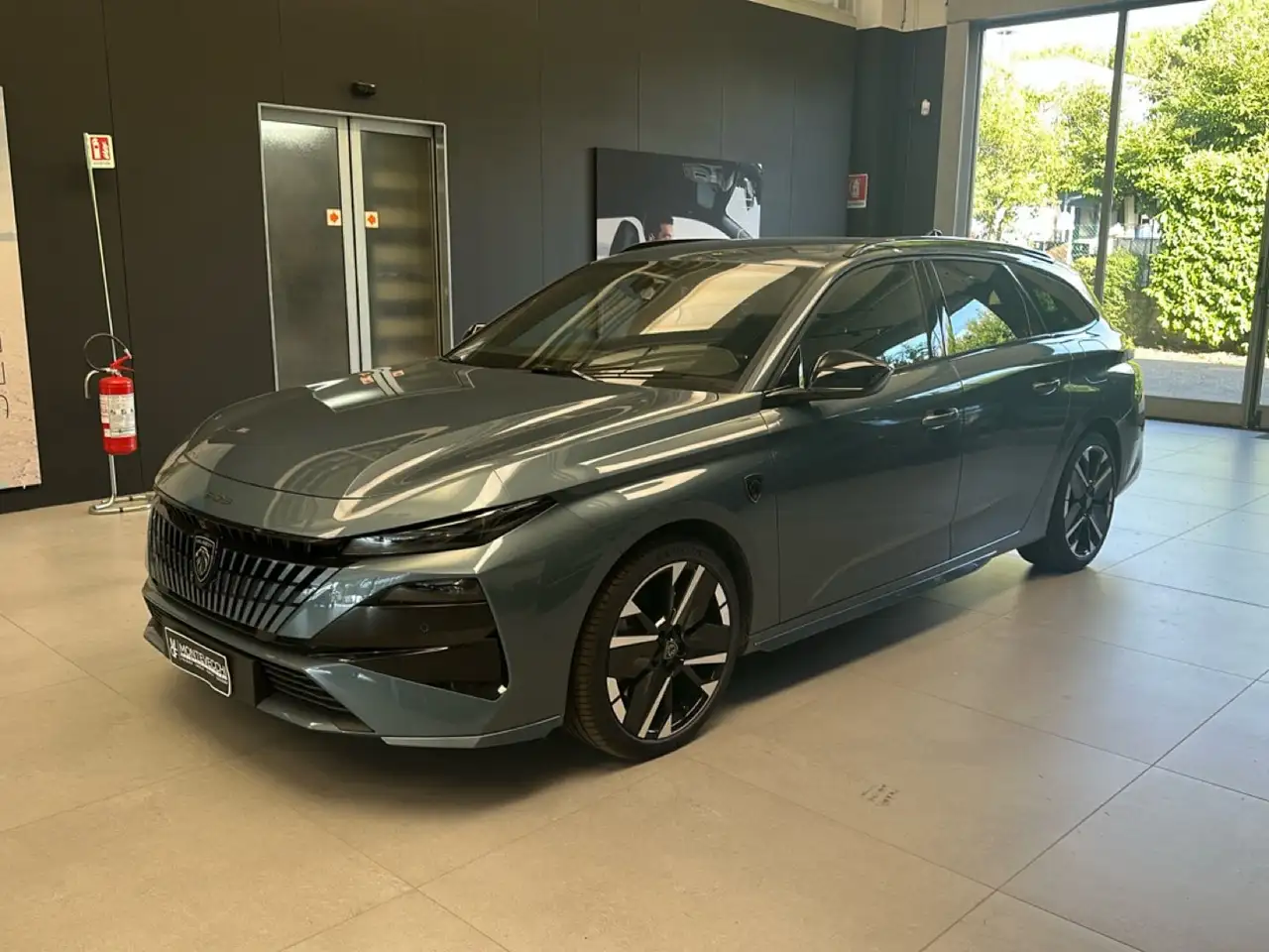 Peugeot 308 Peugeot SW GT Plug-in Hybrid 195CV e-DCS7 — photo 1 of 15