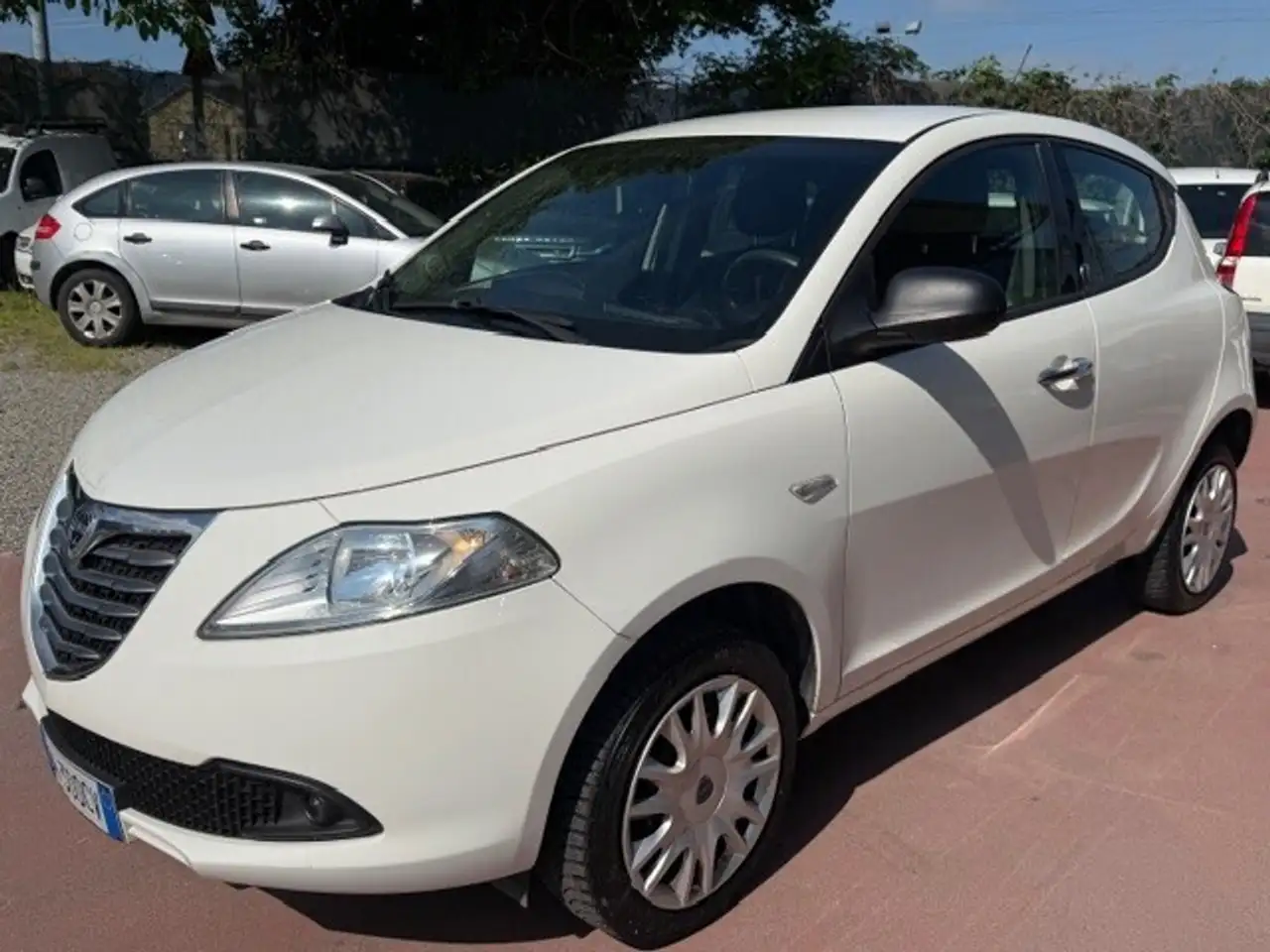 Lancia Ypsilon Ypsilon 0.9 TwinAir 85 CV 5 porte Metano Ecochic — photo 1 of 14