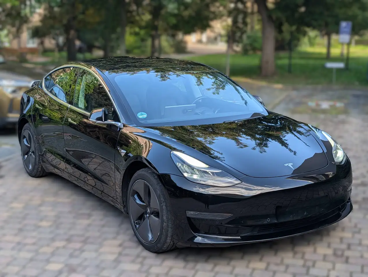 Tesla Model 3 Model 3 Langstreckenbatt. Allradantrieb Dual Motor — photo 1 of 10
