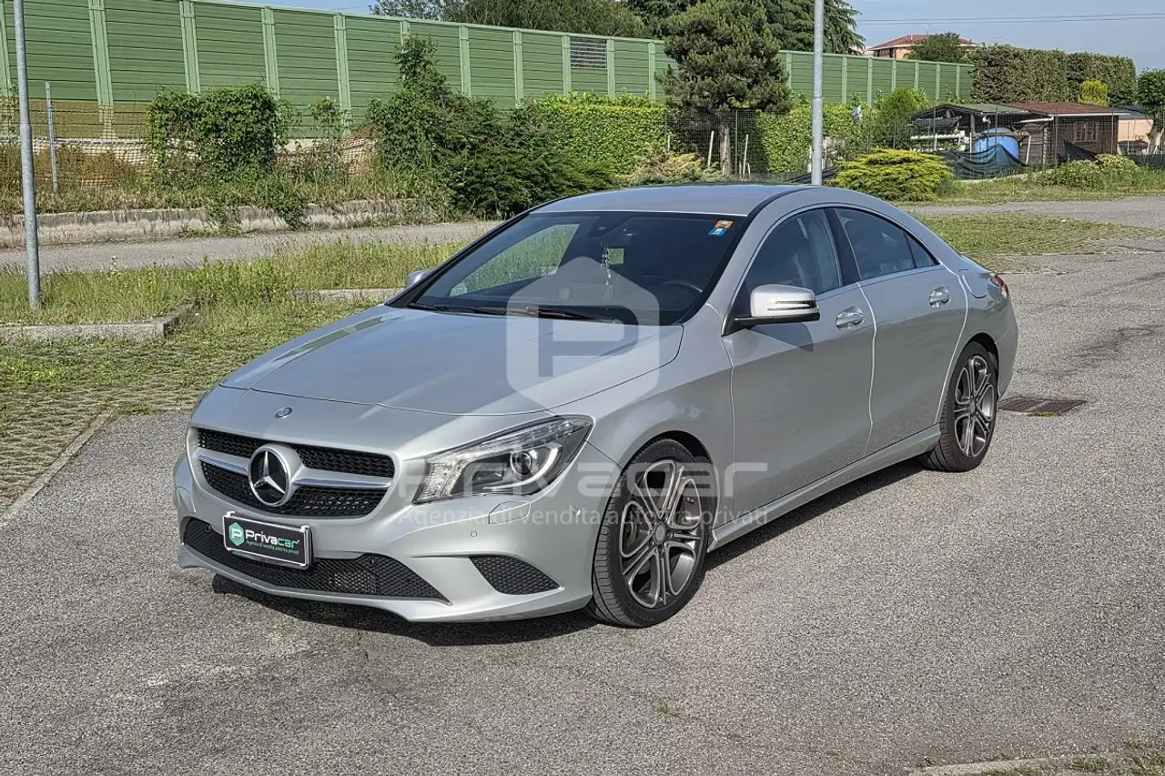 Mercedes-Benz CLA 220 CLA 220 d Automatic Premium Dark Night — photo 1 of 15