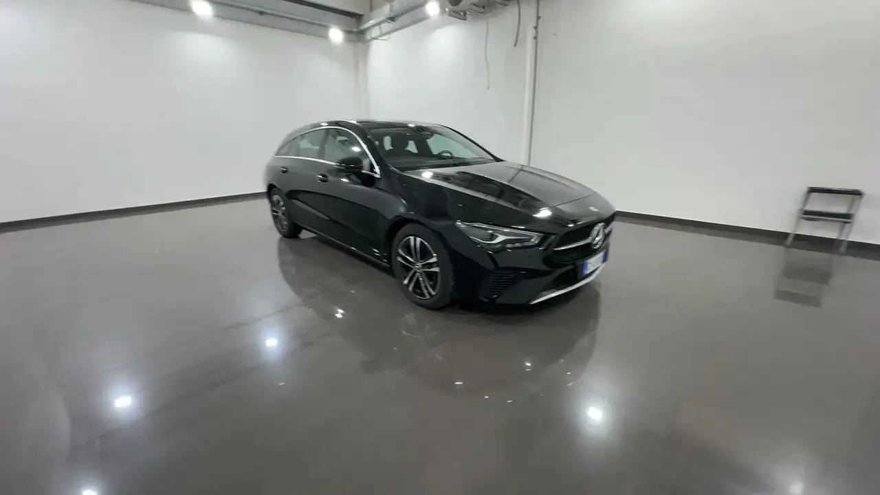 Mercedes-Benz CLA 180 CLA Shooting Brake 180 d Advanced auto — photo 1 of 22