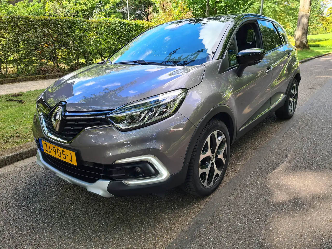 Renault Captur Captur 1.3 TCe Intens — photo 1 of 20