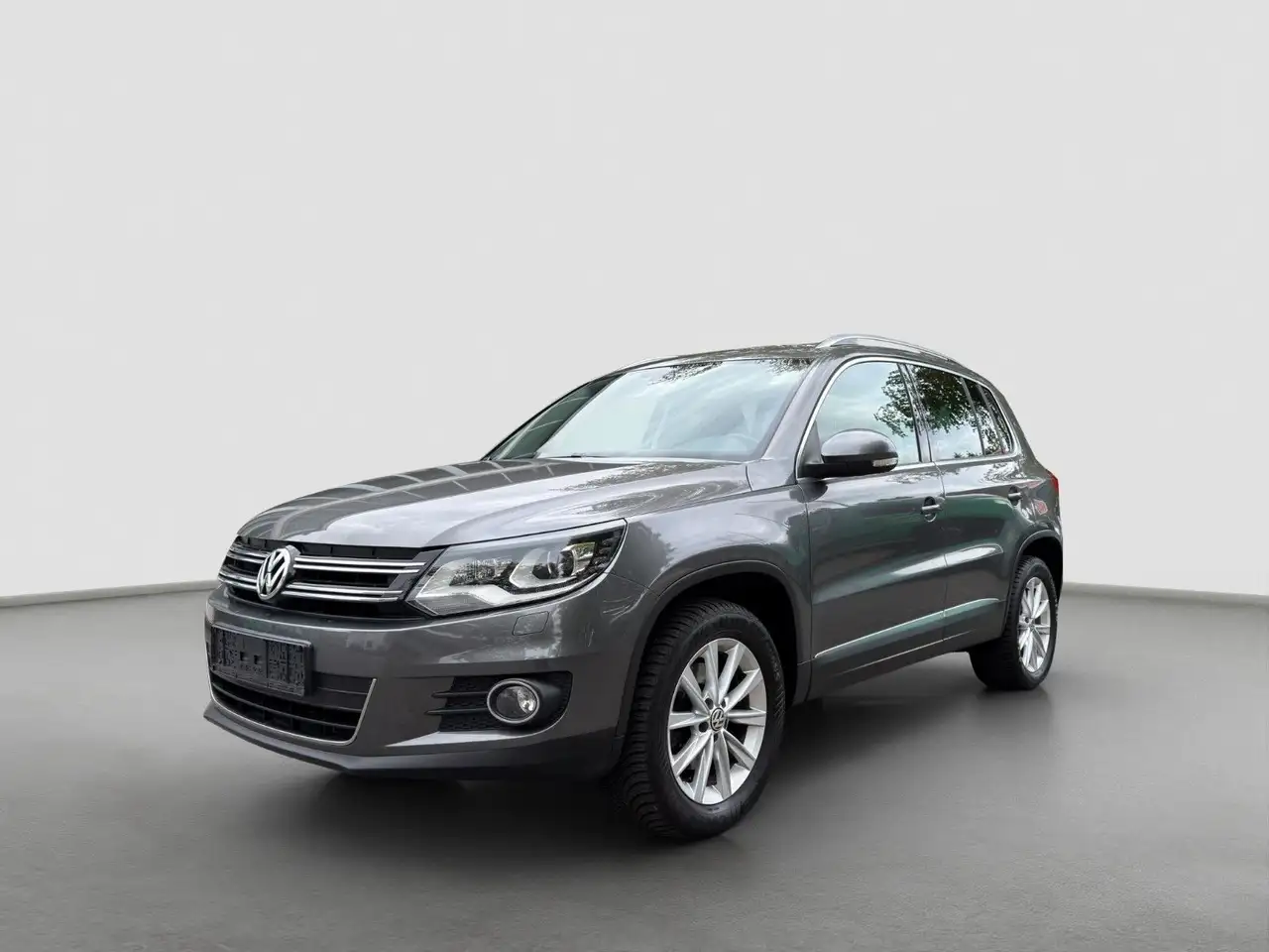 Volkswagen Tiguan Sport & Style 4Motion*1.Hand*Bi-Xenon*AHK — photo 1 of 15