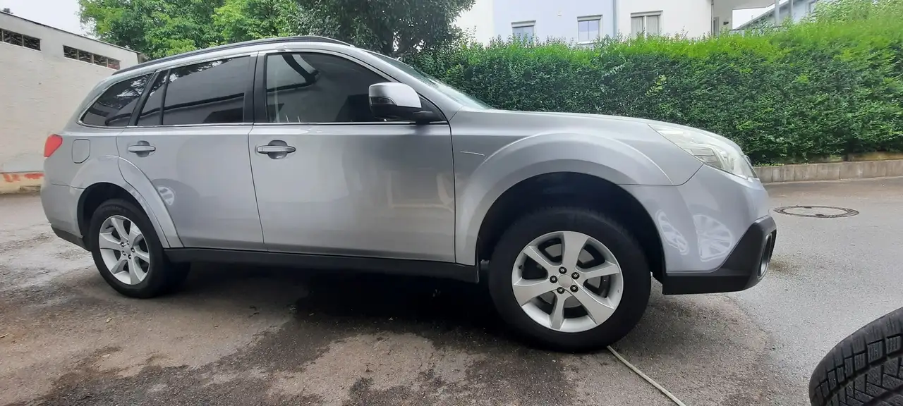 Subaru OUTBACK 2.0D Lineartronic Active — photo 1 of 1