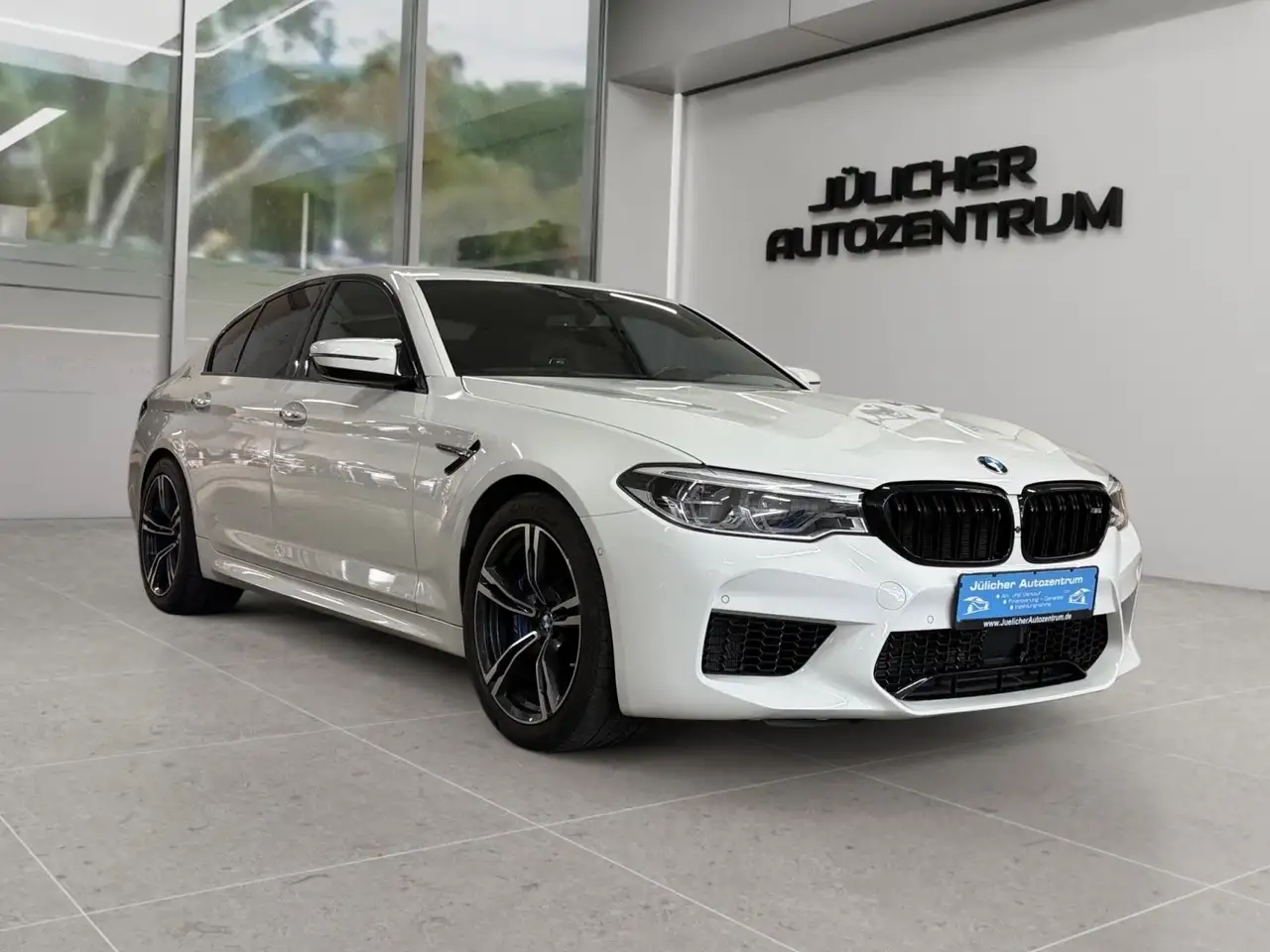 BMW M5 xDrive Aut., Harman/Kardon , Inspektion Neu — photo 1 of 11