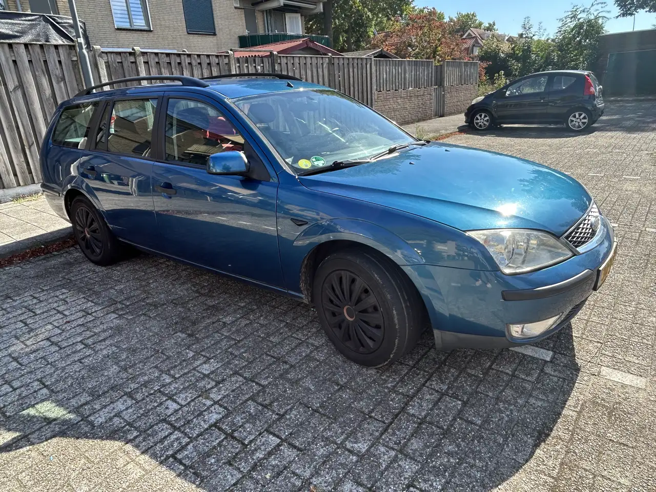 Ford Mondeo 1.8-16V Champion — photo 1 of 7