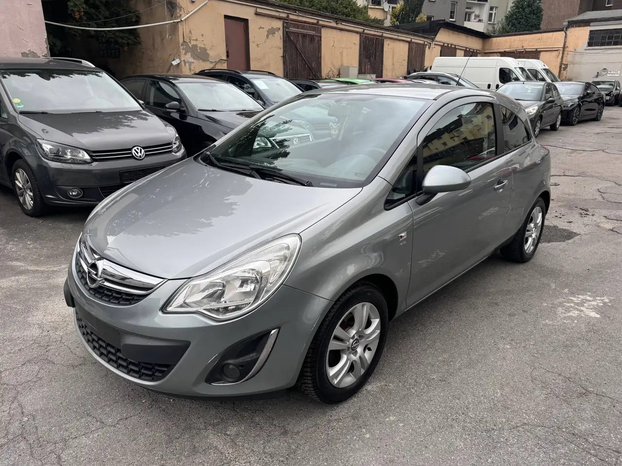 Opel Corsa Satellite*Sitzheiz.*Lenkradheiz.*2.Hand*PDC*TÜV NEU* Nur 61TKM gelaufen — photo 1 of 15
