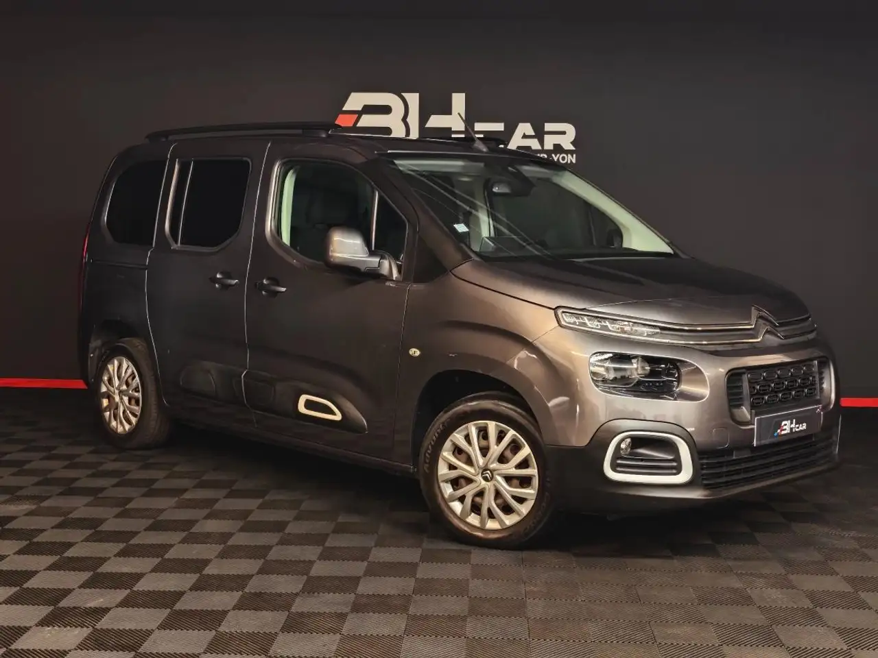 Citroen Berlingo GENERATION-III COMBI 1.5 BLUEHDI 100 M L1 SHINE XTR START-STOP — photo 1 of 30