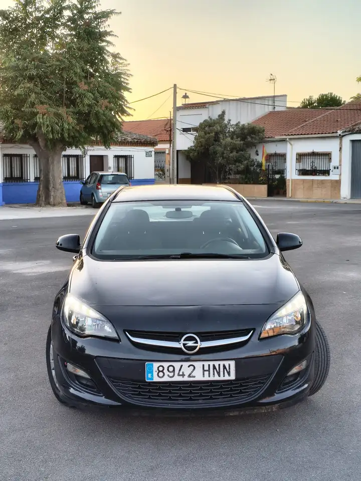 Opel Astra ST 1.7CDTi Excellence 130 18´´ — photo 1 of 13