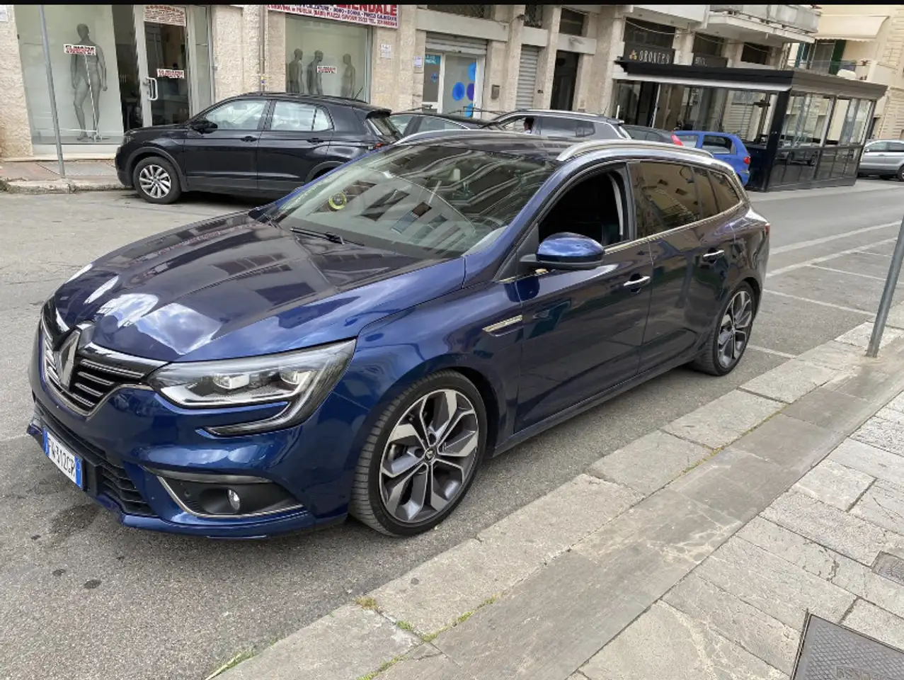Renault Megane Sporter 1.5 blue dci Duel2 115cv my19 — photo 1 of 12