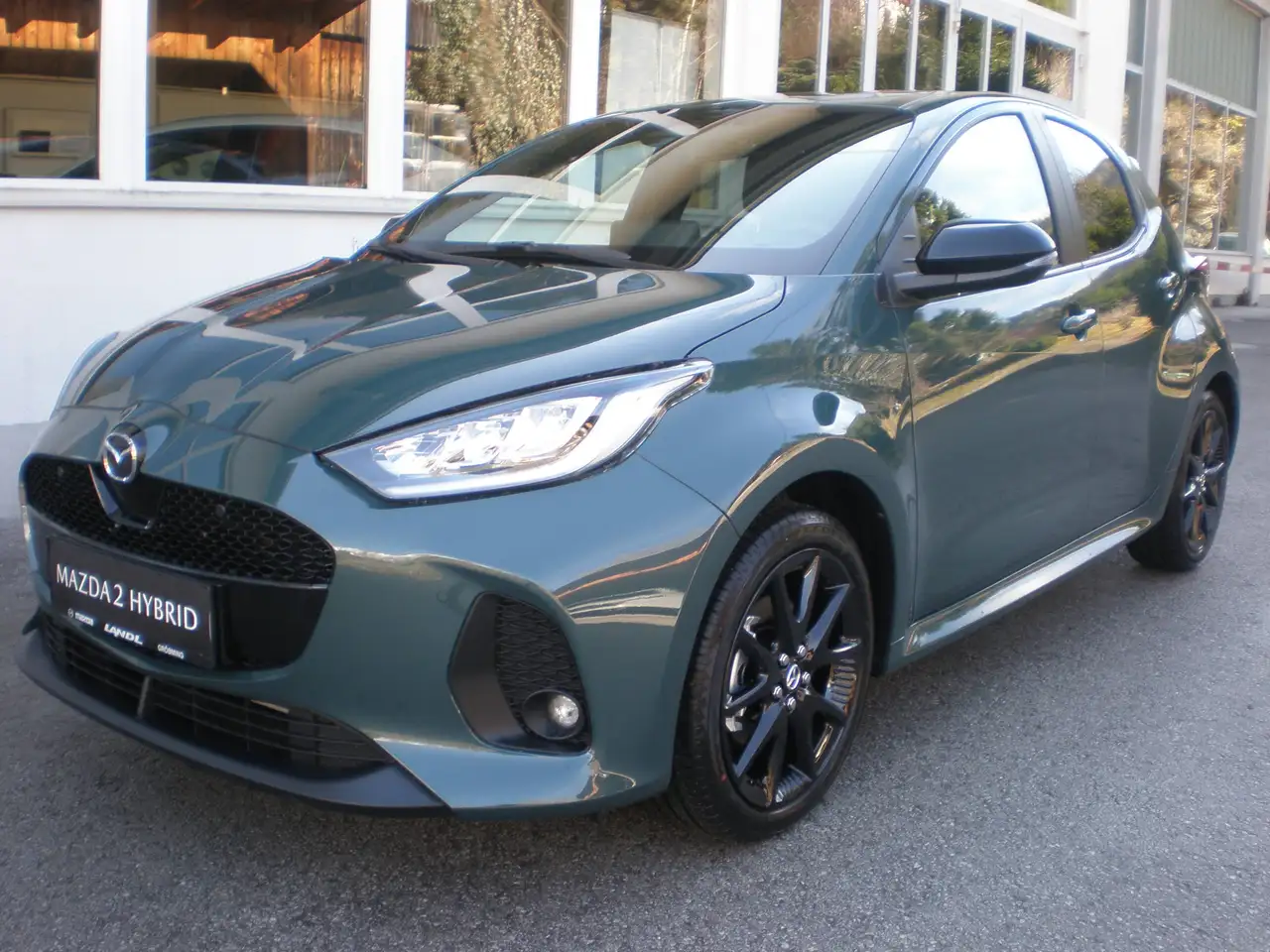 Mazda 2 Hybrid AT Homura — photo 1 of 15