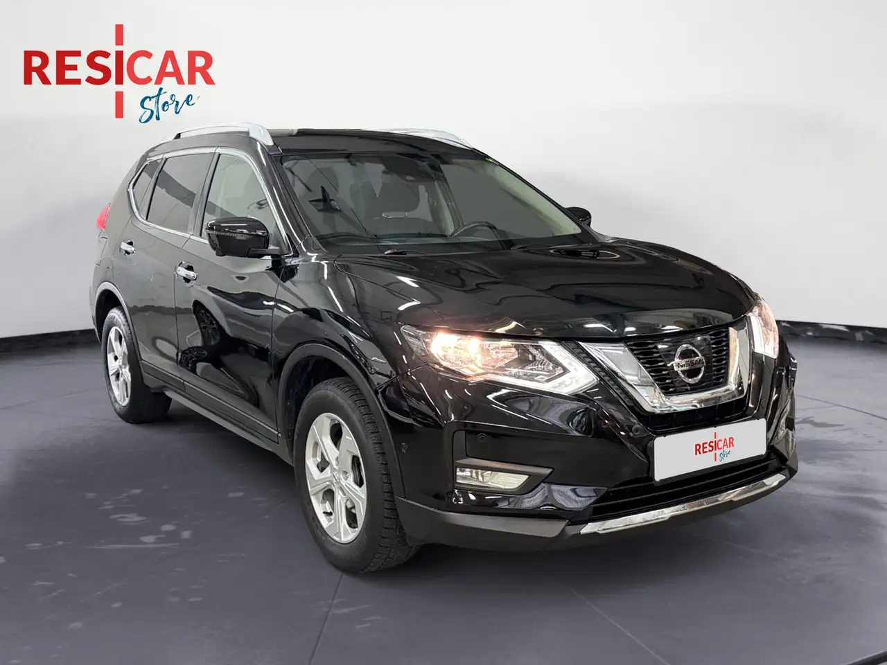Nissan X-Trail 1.6 dCi N-Connecta — photo 1 of 15