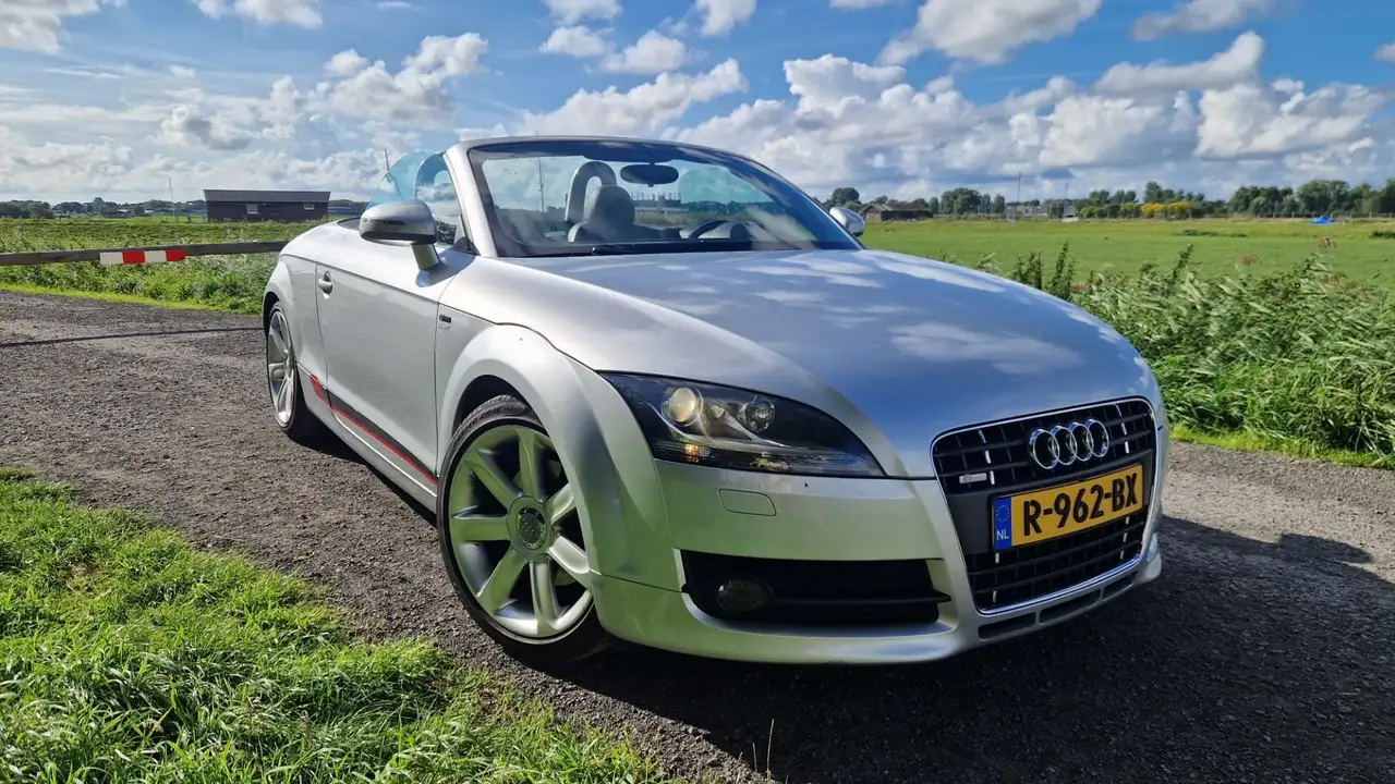 Audi TT 2.0 TFSI — photo 1 of 20