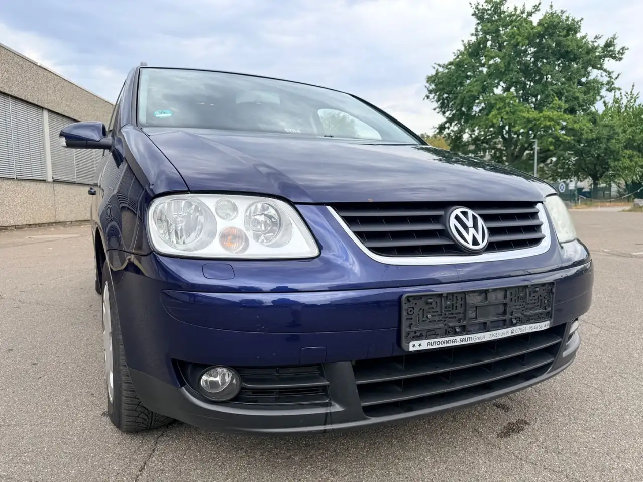Volkswagen Touran Trendline DSG — photo 1 of 30