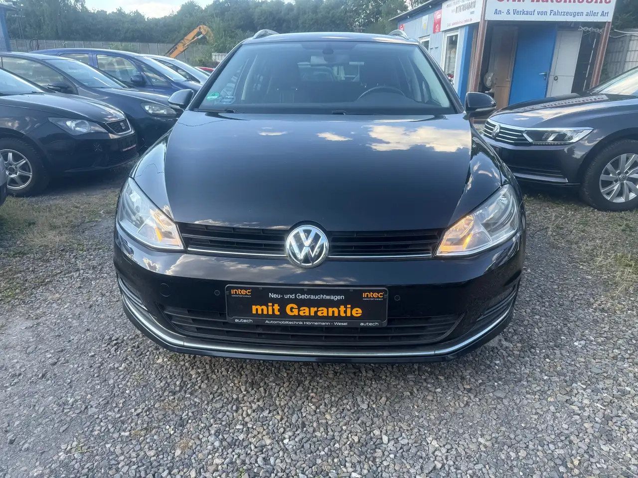 Volkswagen Golf VII Variant Lounge BMT — photo 1 of 17