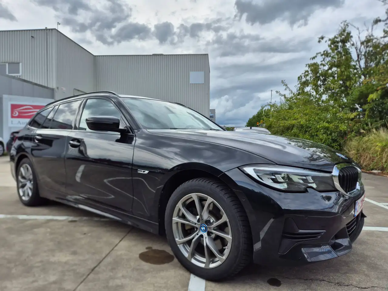 BMW 320 eA Touring // PHEV HYBRID // 2022 !! — photo 1 of 15