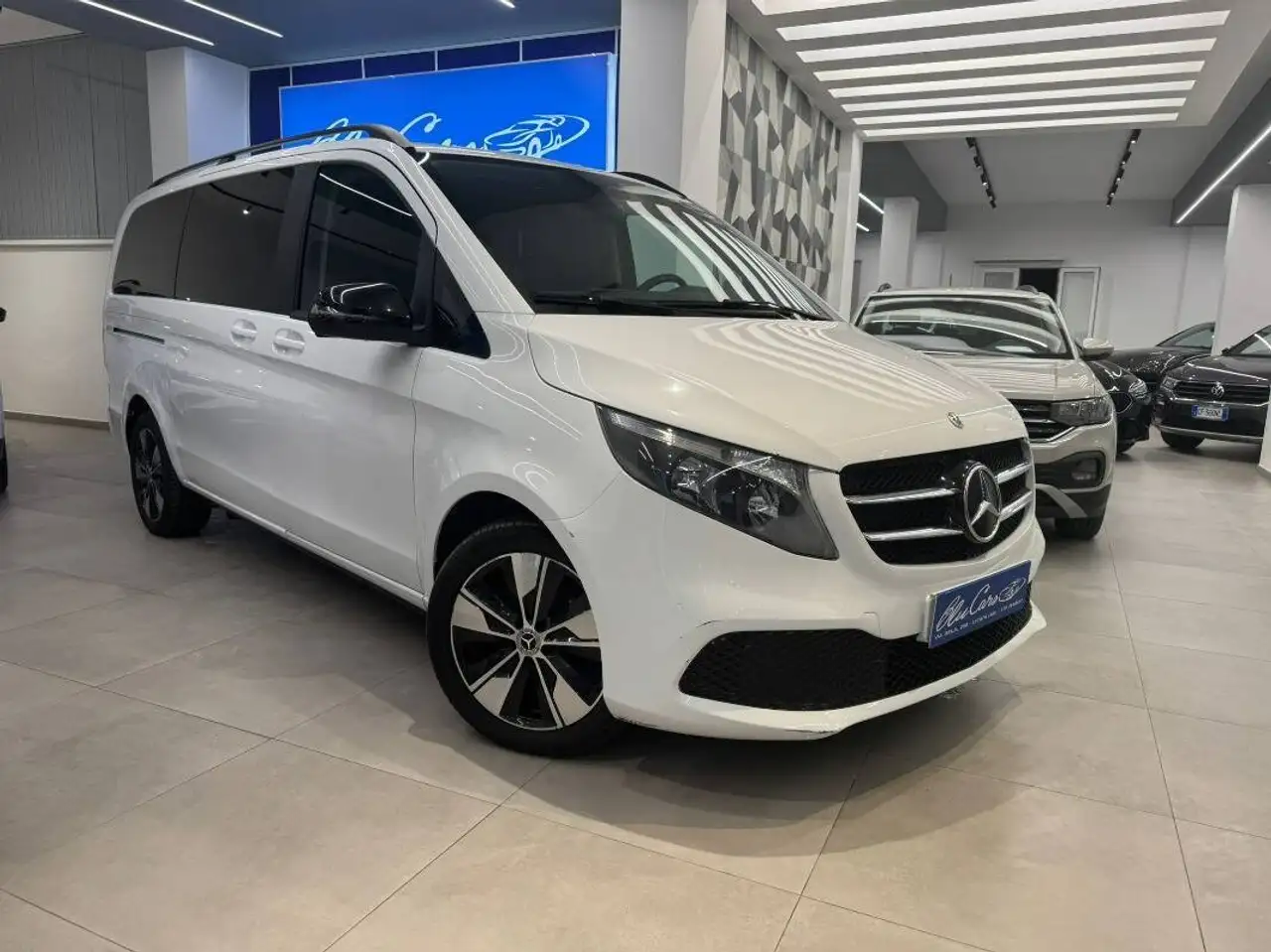 Mercedes-Benz V 220 d Executive auto — photo 1 of 15