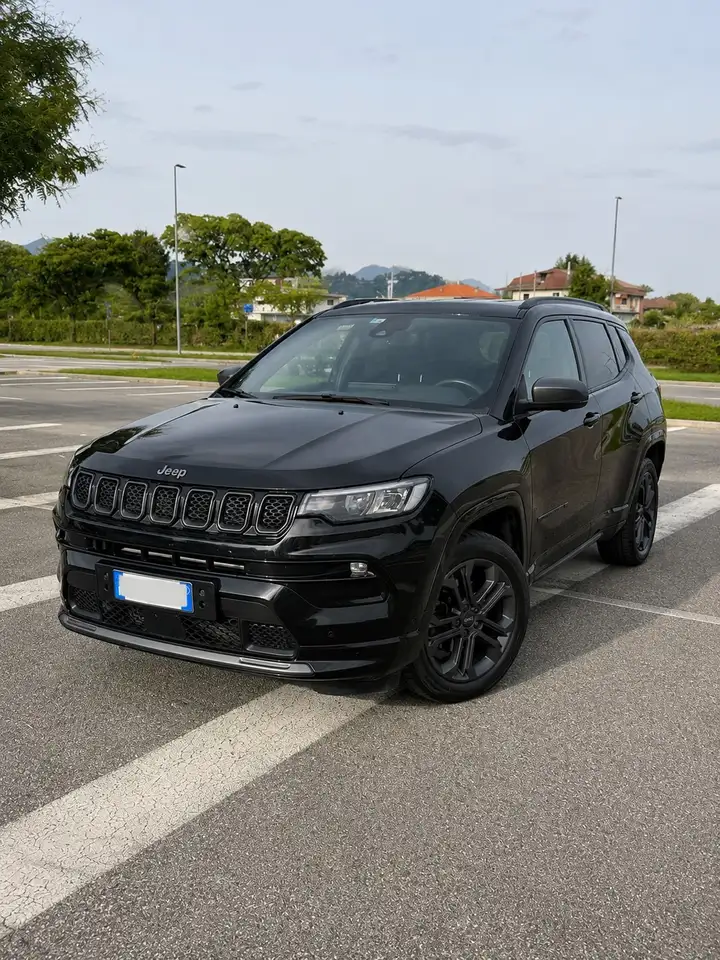 Jeep Compass 2.2 crd Limited Black edition 2wd 136cv — photo 1 of 11