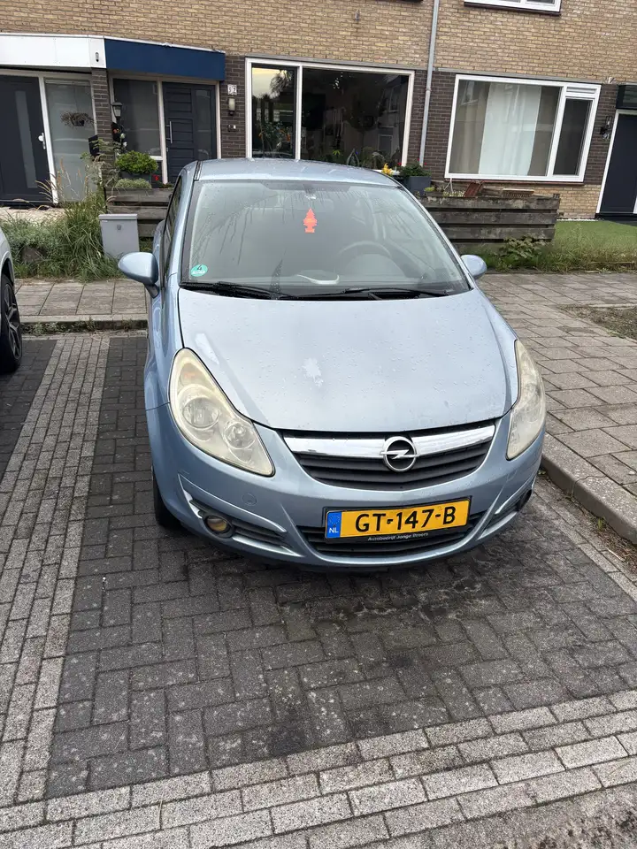 Opel Corsa 1.2-16V Essentia — photo 1 of 14