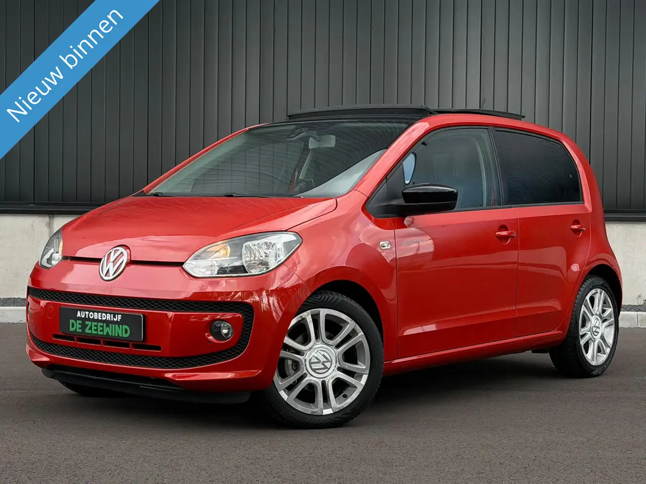 Volkswagen up! 1.0 groove up! BlueMotion|Panoramadak|Rijklaar — photo 1 of 29