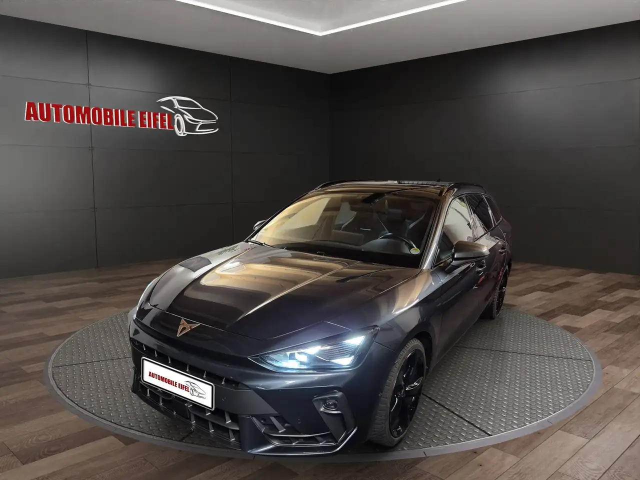 CUPRA Leon 2.0 TSI 245 kW 4Drive VZ*SENNHEISER*PANORAMA*AHK*ACC*SITZHEIZUNG — photo 1 of 34