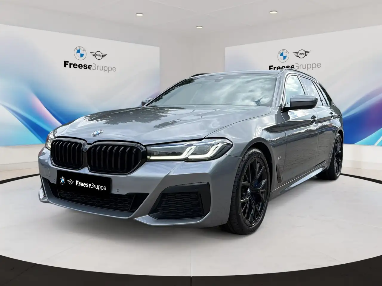 BMW 530 d xDrive Touring AHK Laser HEAD-UP RFK HIFI — photo 1 of 27