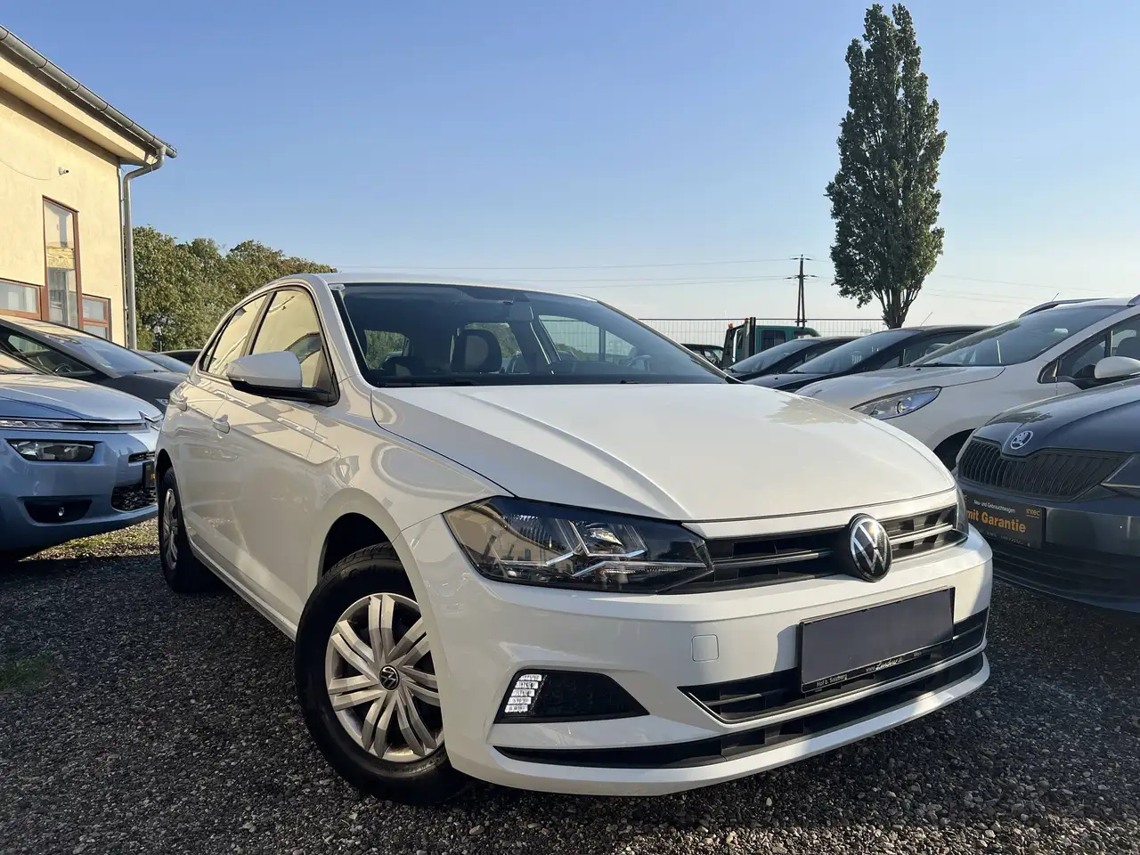 Volkswagen Polo Trendline — photo 1 of 12