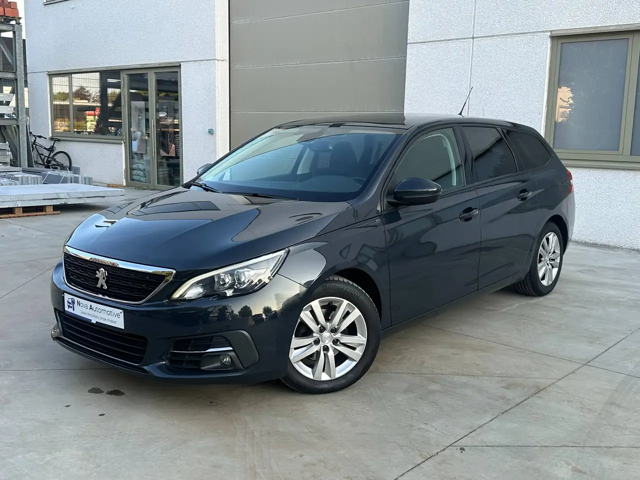 Peugeot 308 308 SW 1.2 PureTech Allure — photo 1 of 15