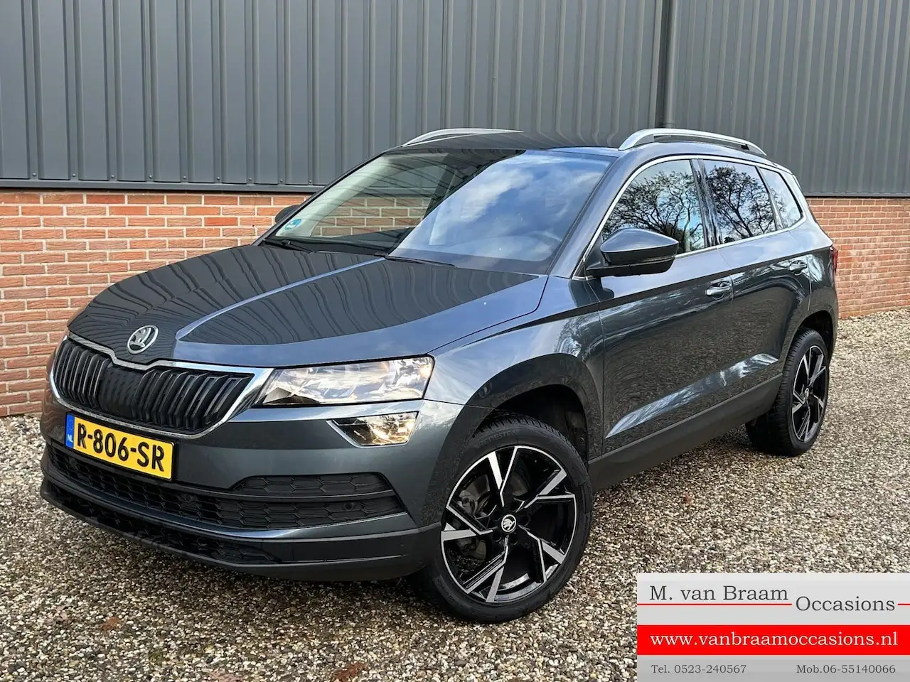 Skoda Karoq 1.0 TSI Business Trekhaak/Camera/Navigatie/Stoelve — photo 1 of 25