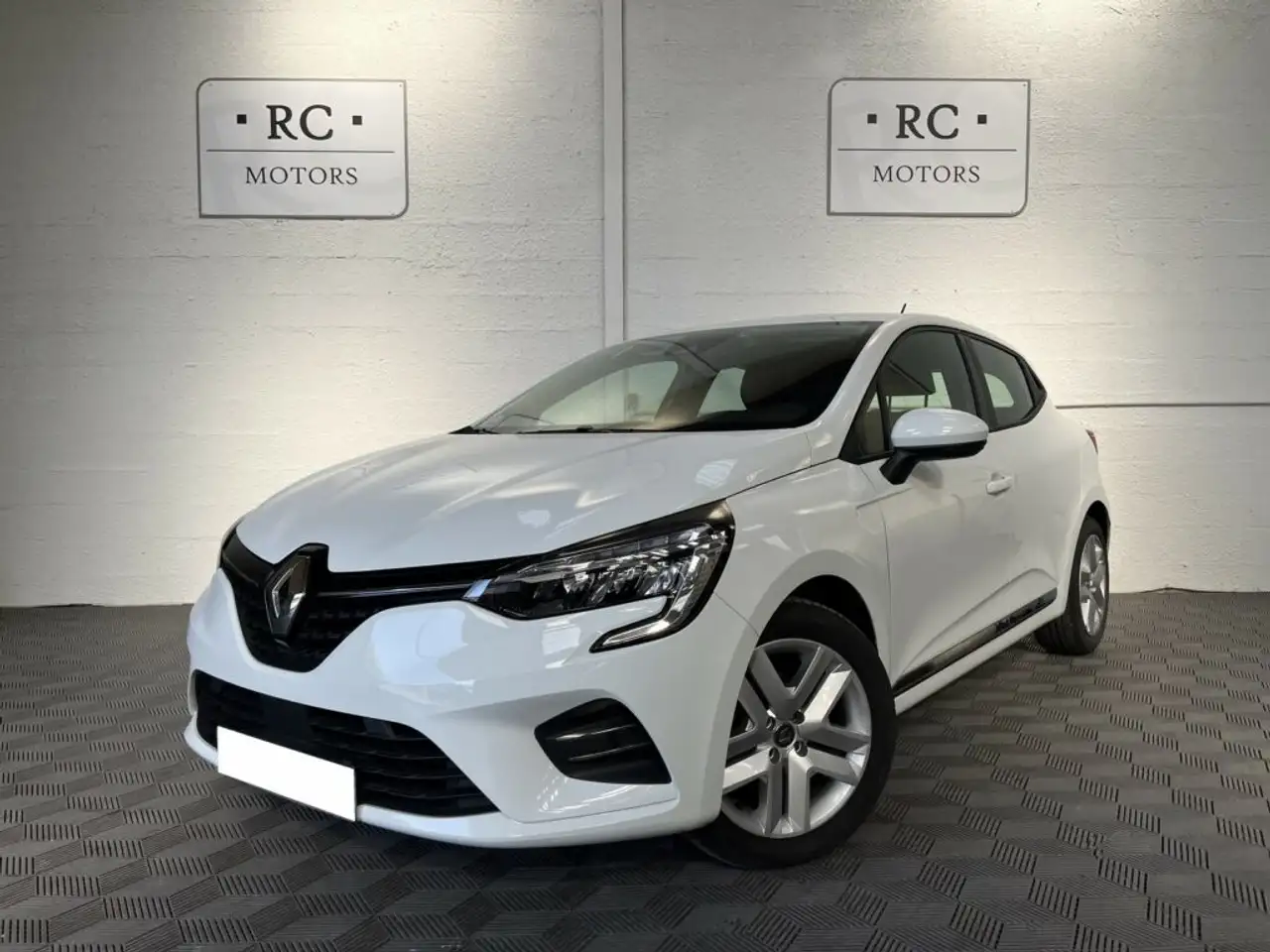 Renault Clio Société 1.0 TCE 90 Business BVM6 — photo 1 of 17