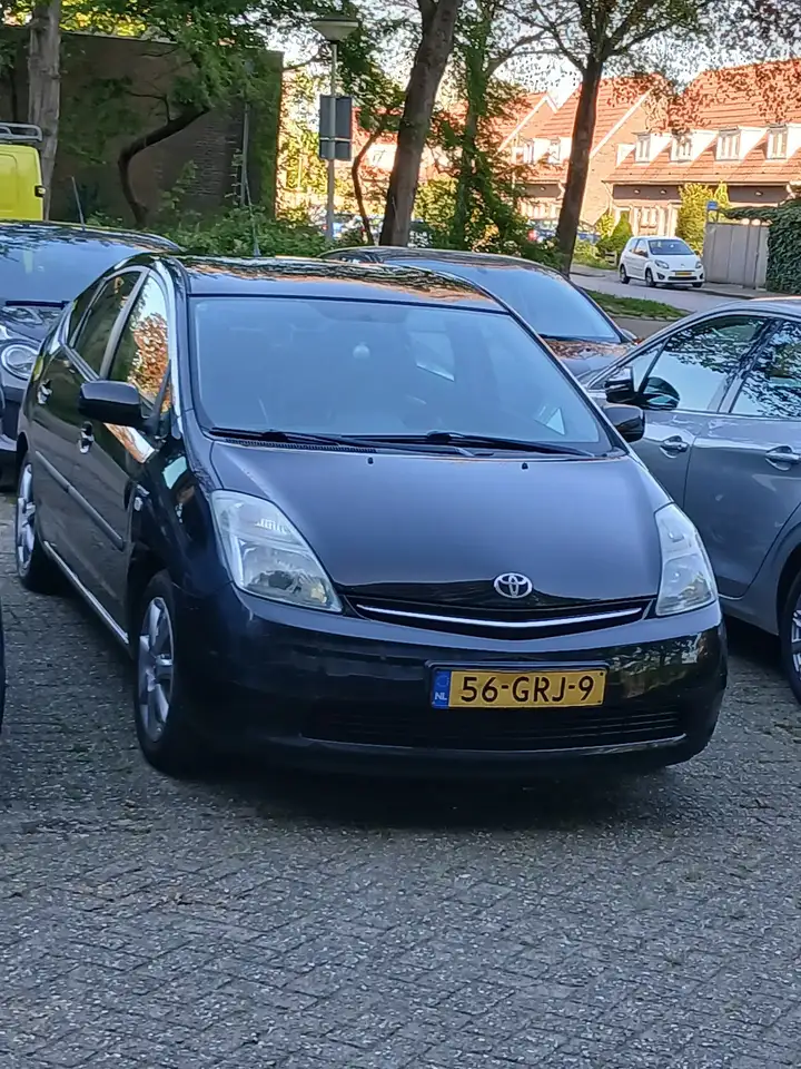 Toyota Prius (Hybrid)