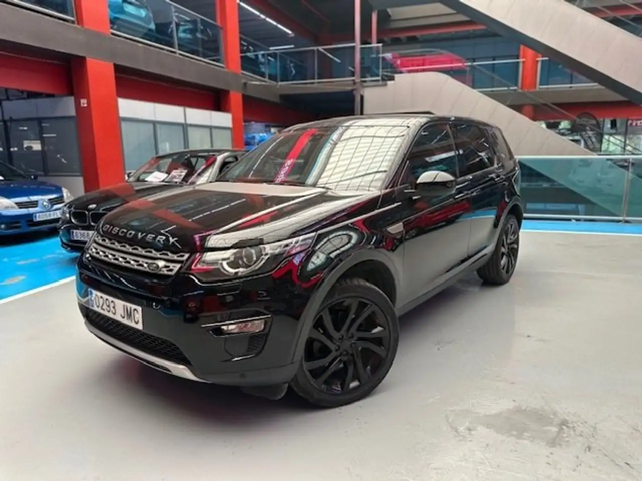 Land Rover Discovery Sport 2.0TD4 HSE Luxury 4x4 180 — photo 1 of 32