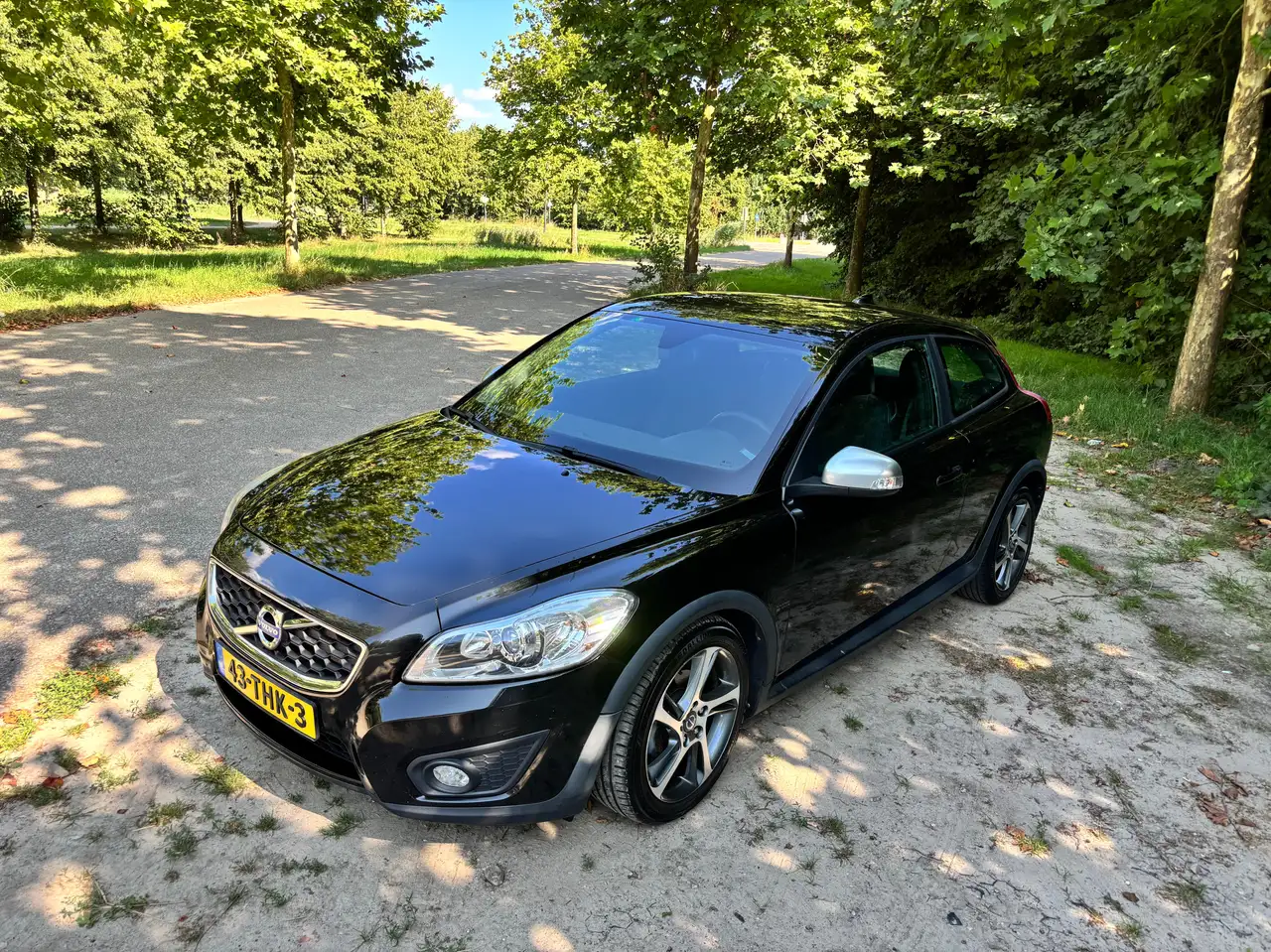 Volvo C30 C30 1.6 D2 Advantage — photo 1 of 27