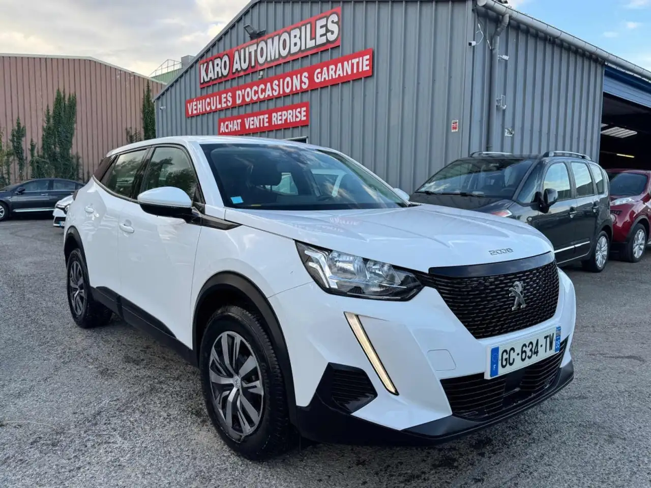 Peugeot 2008 1.5 HDi 110ch STYLE — photo 1 of 8
