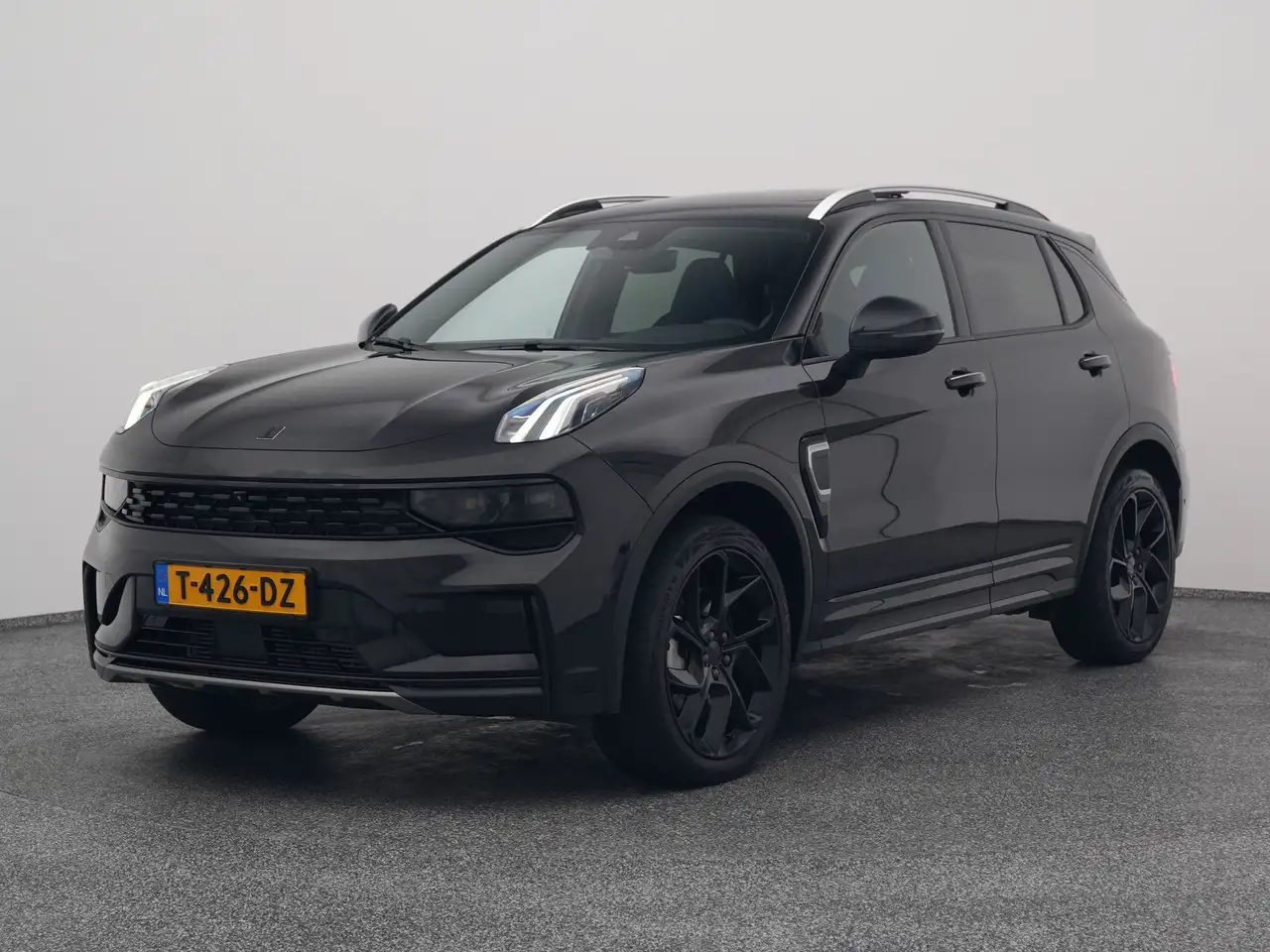 Lynk & Co 01 1.5 Plug-in Hybrid | 360° | BLACK | ZWARTE HEMEL | — photo 1 of 40