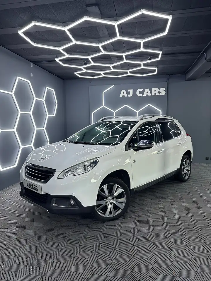 Peugeot 2008 1.6 HDi 100Ch *DISTRI NEUVE *GPS *GARANTIE 12 MOIS — photo 1 of 23