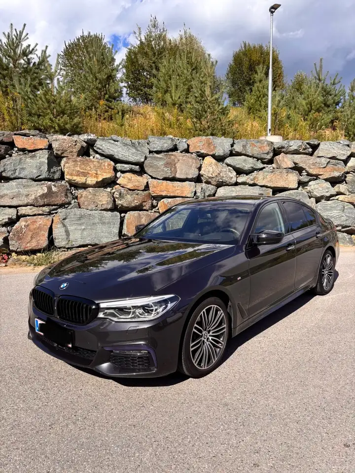 BMW 520 520d xDrive Aut. M-Packet VOLLAUSSTATTUNG — photo 1 of 20