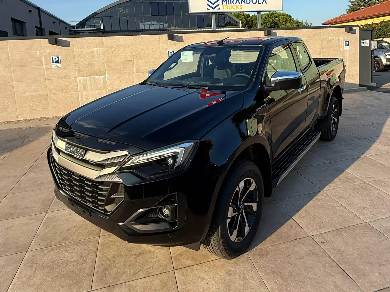 Isuzu D-Max N60 Space Prestige — photo 1 of 6