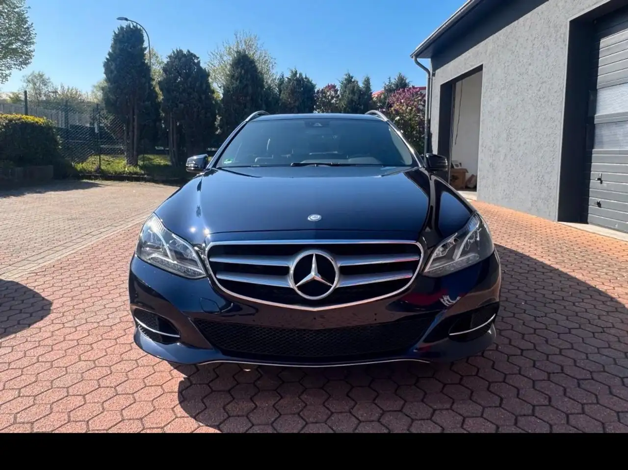 Mercedes-Benz E 300 E 300 T BlueTEC 9G-TRONIC — photo 1 of 15