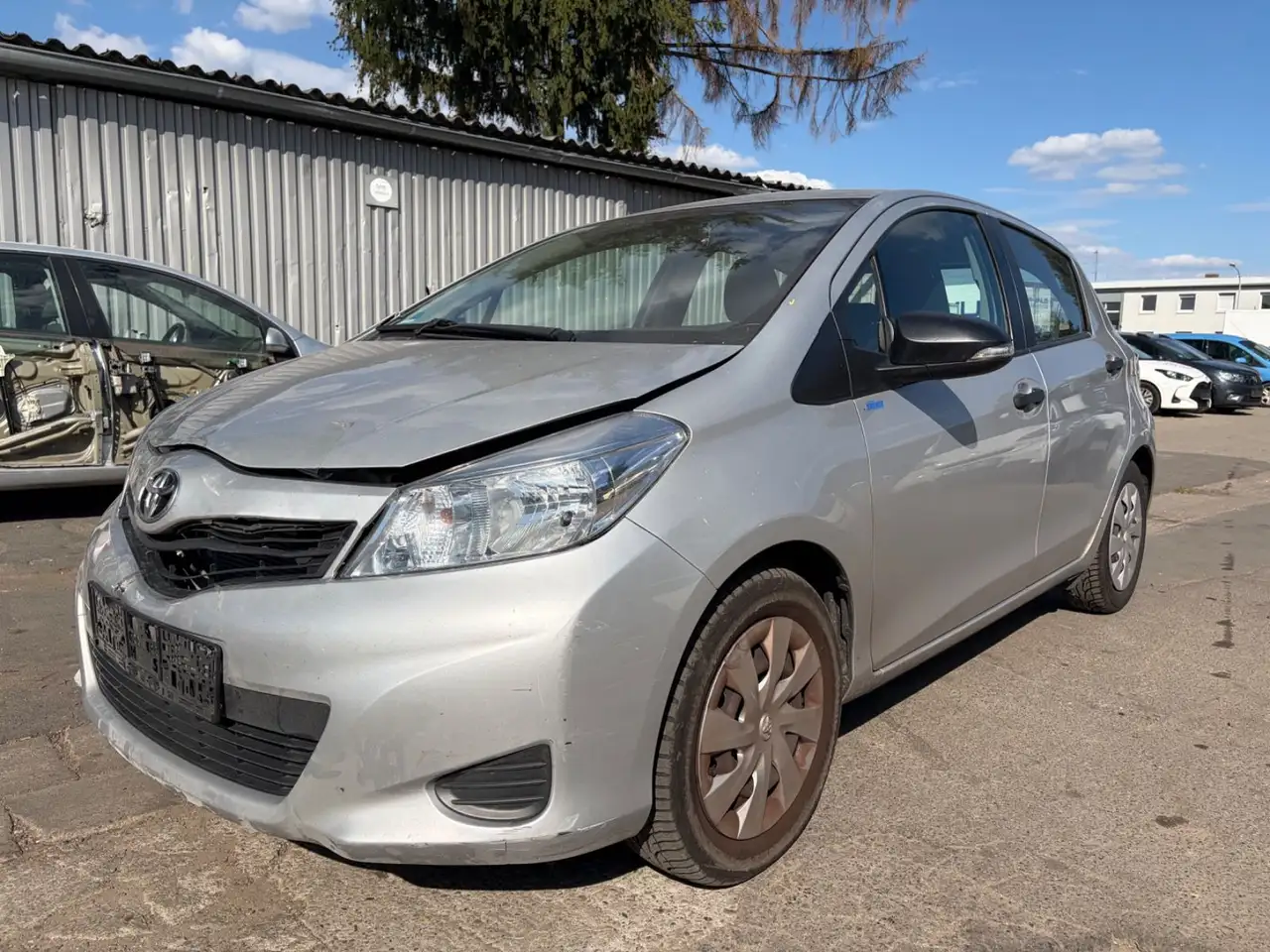 Toyota Yaris 1,33-l-Dual-VVT-i Cool AHK — photo 1 of 30