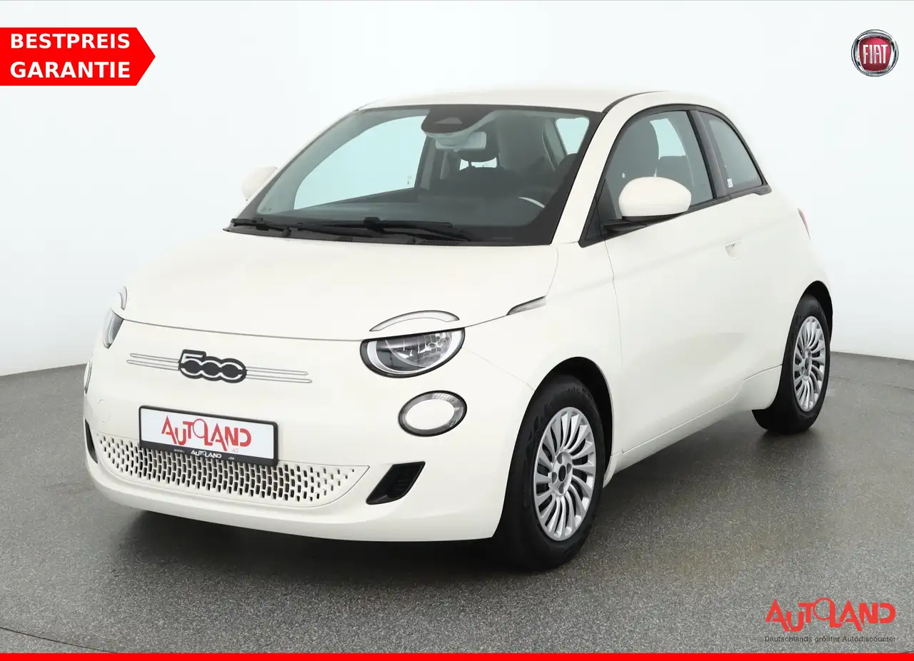 Fiat 500 e LED Virtual Cockpit Android Apple Tempomat — photo 1 of 15