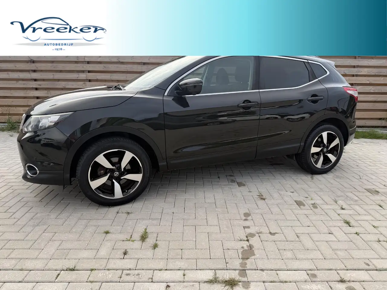 Nissan Qashqai 1.2 Connect Edition Camera l Keyless — photo 1 of 15