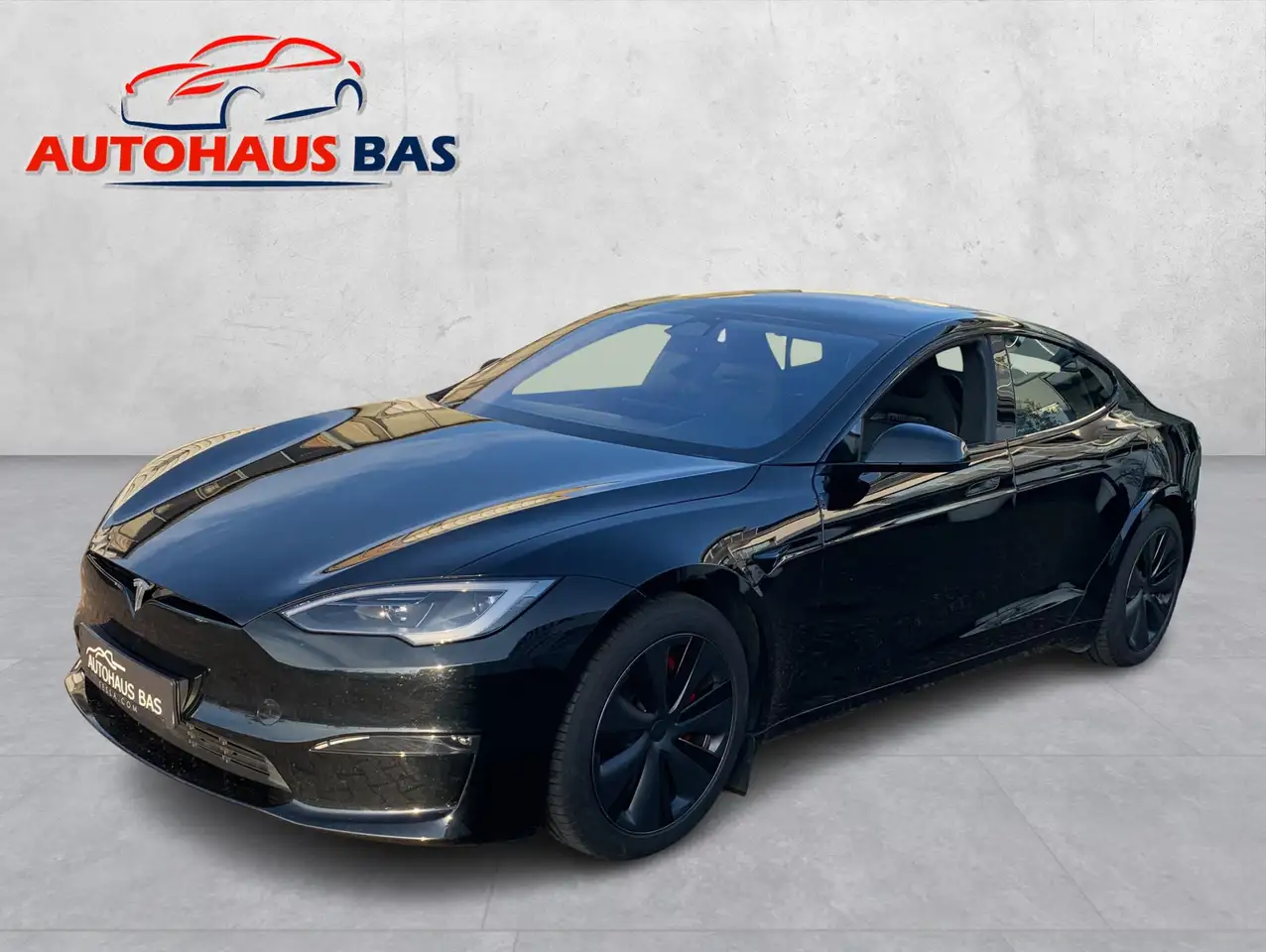 Tesla Model S Plaid* Yoke* Mwst ausweisbar*1.Hand — photo 1 of 21