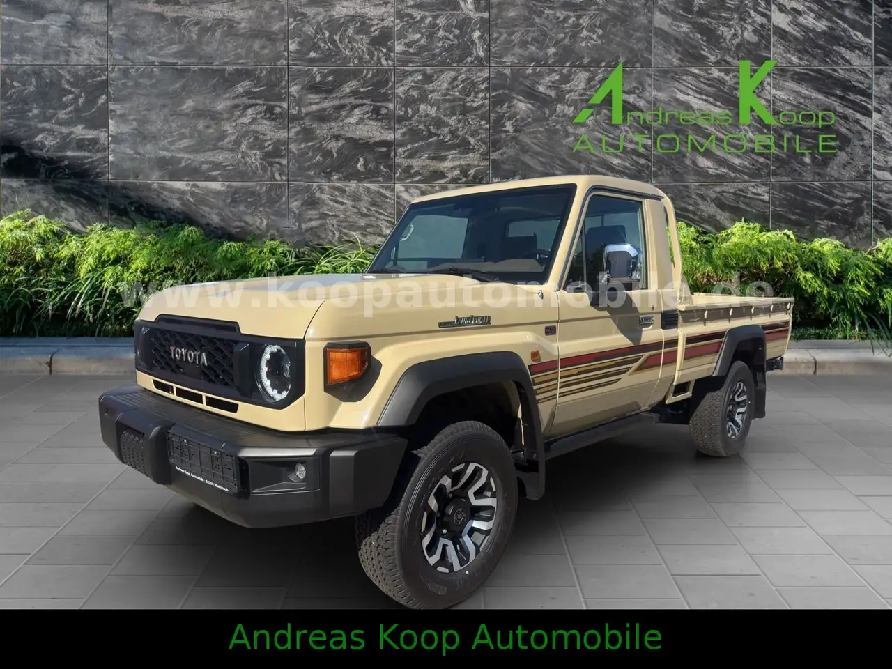 Toyota Land Cruiser GRJ 79 SC Aut. LX-Z LED ALU SOFORT — photo 1 of 17