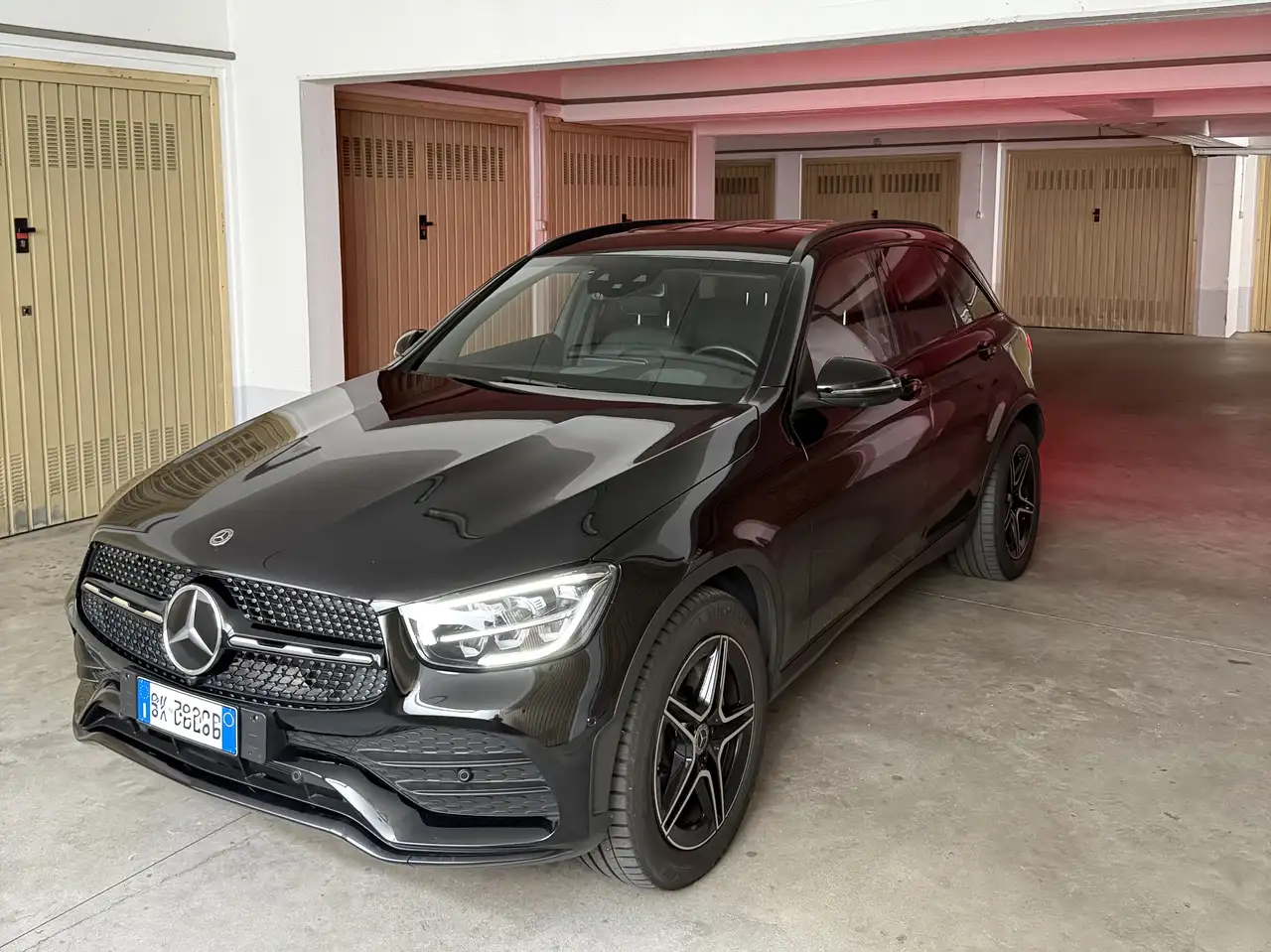 Mercedes-Benz GLC 300 d 4MATIC AMG Line | Burmester | HUD | 360° | Night — photo 1 of 15